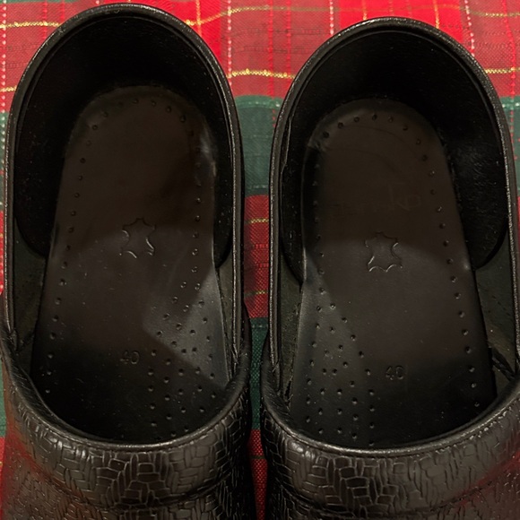 Dansko Black Mules/Clogs - Picture 3 of 8